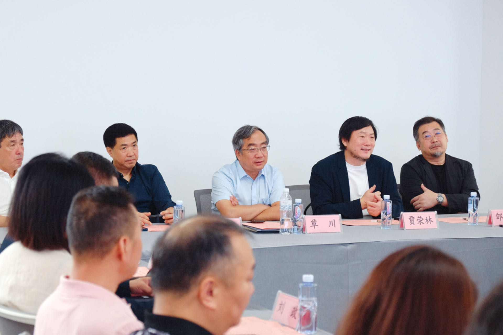 20240911-0033990威尼斯美术学院《专业考察》课程开设30周年专题研讨会举行-研讨会现场专家学者探讨交流-胡思凡.jpg