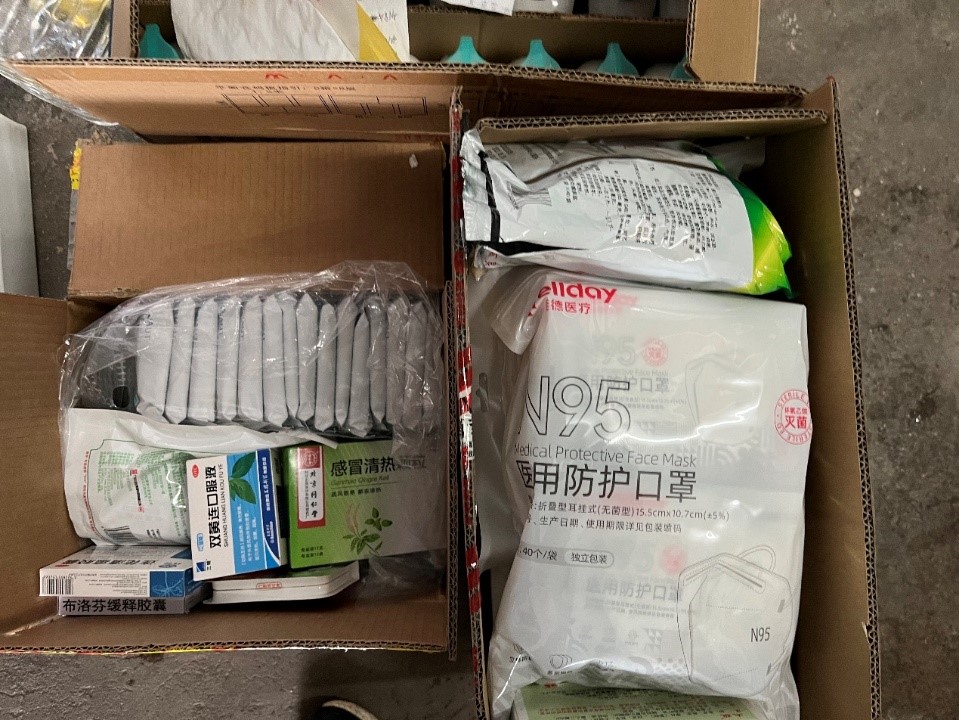20221222-辅导员楼层长：坚守一线勇冲锋，点滴行动筑担当-陈世鎏-梅子麒和书院为先2党支部为楼内同学购买的防疫物资.jpg
