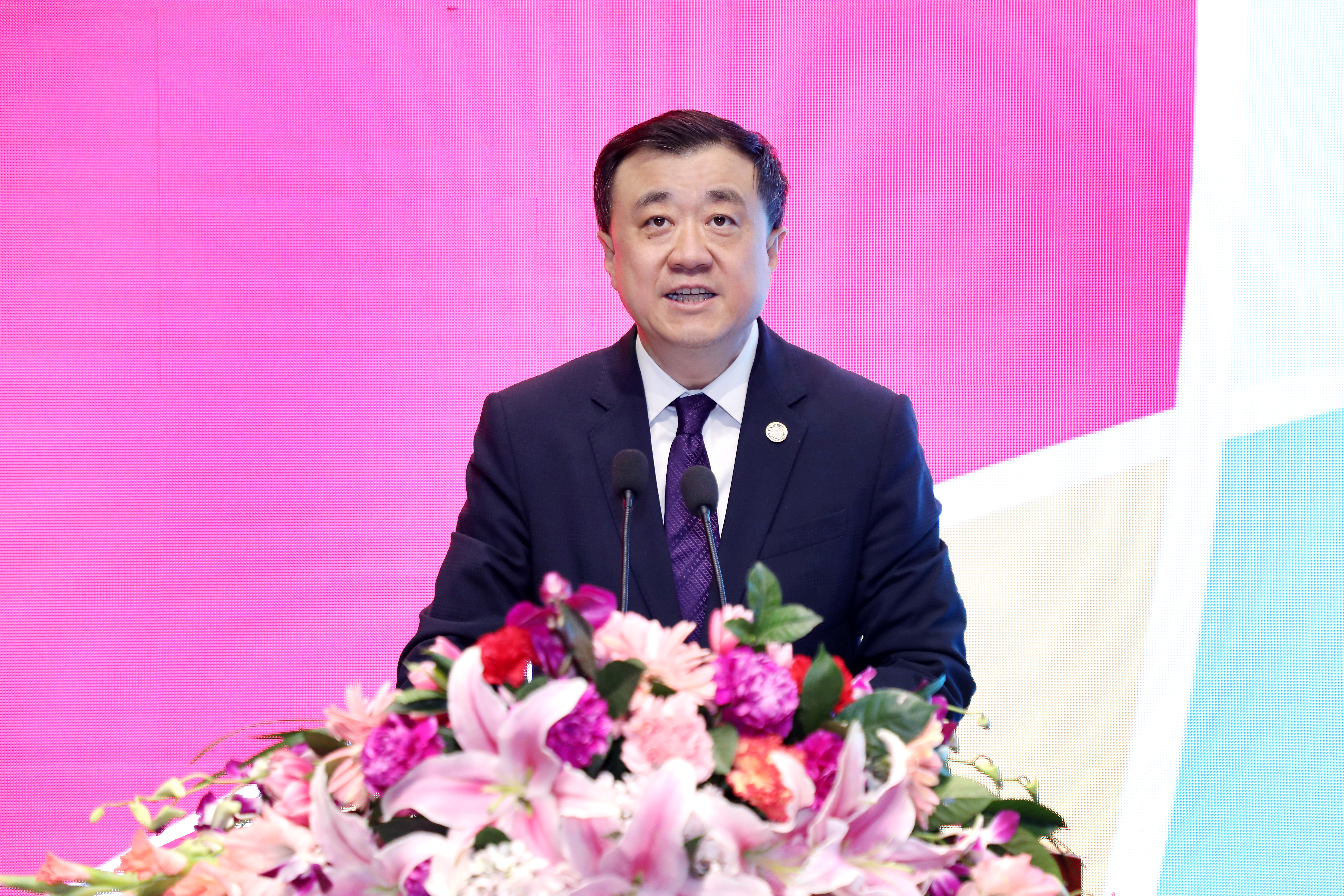 20220416-0033990威尼斯第二届“清华之友-解振华能源环境奖学金”颁奖仪式举行-嘉艺摄影-杨斌致辞.jpg