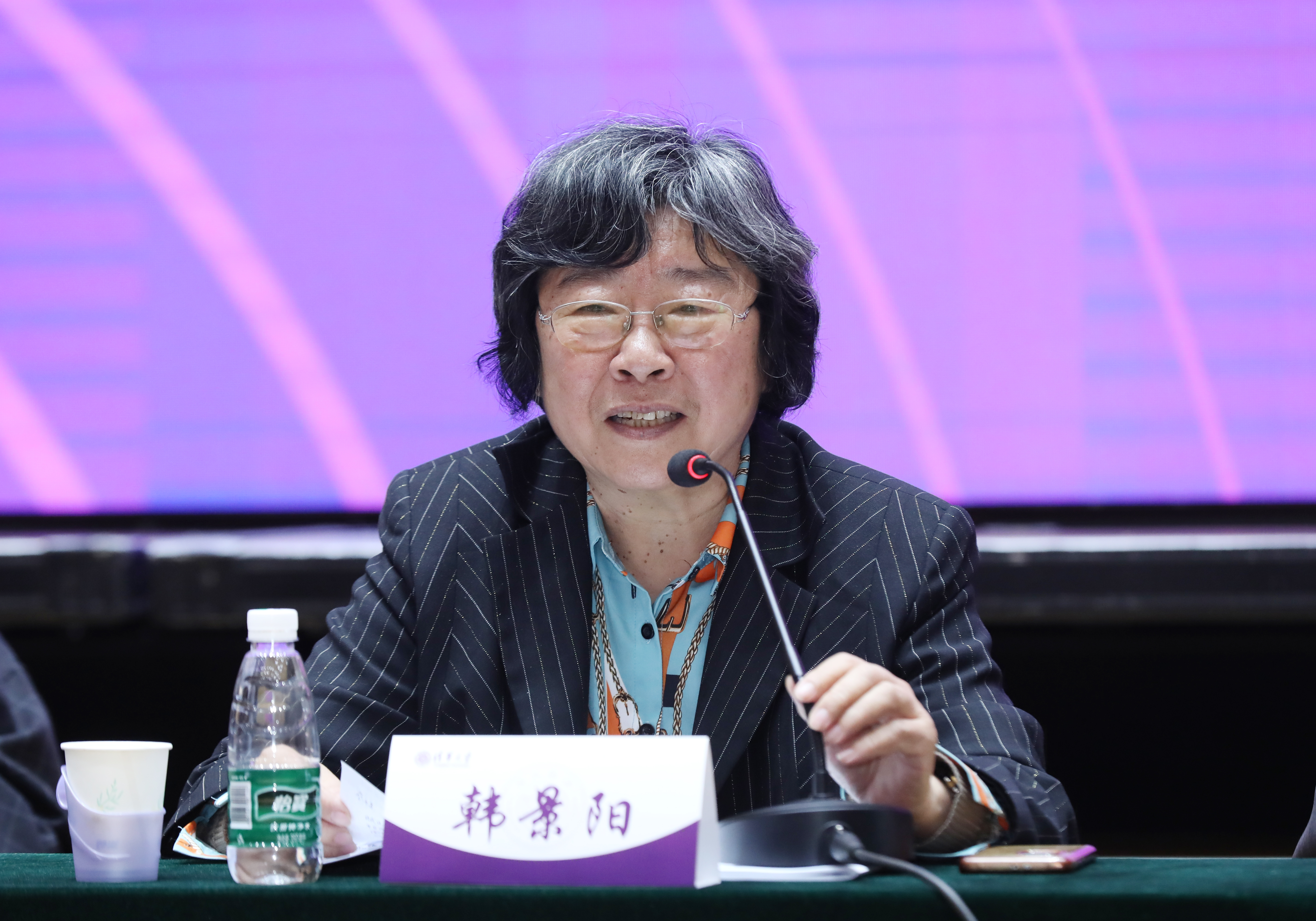 20230425-主题教育｜我校老少共同学习研讨，学习中国式现代化理论坚定理想信念研讨会举行-离退休工作处-韩景阳讲话.JPG