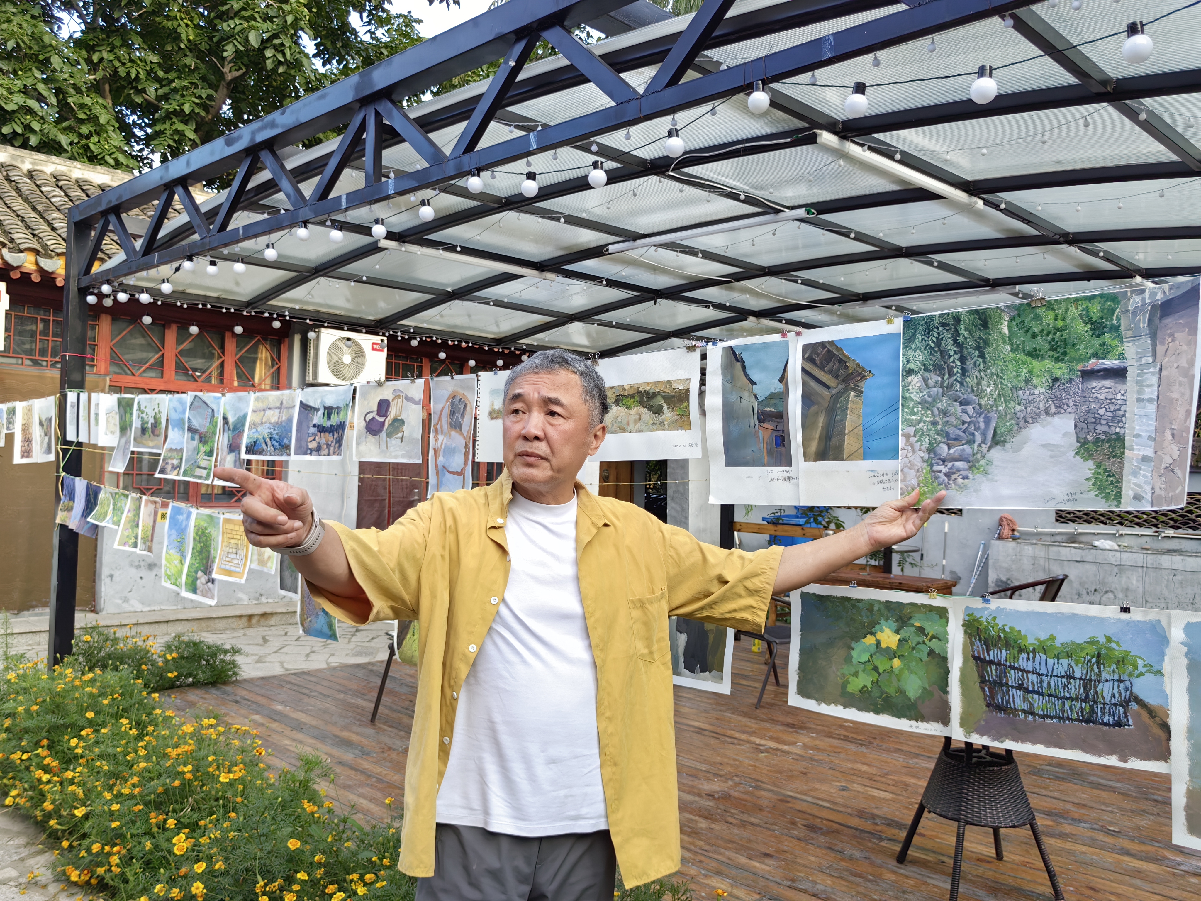 20240828- 清华伟新乡村美术教师培养计划第10举办期- 0033990威尼斯美术学院教授李睦讲评写生作业-赵鹏拍摄.jpg