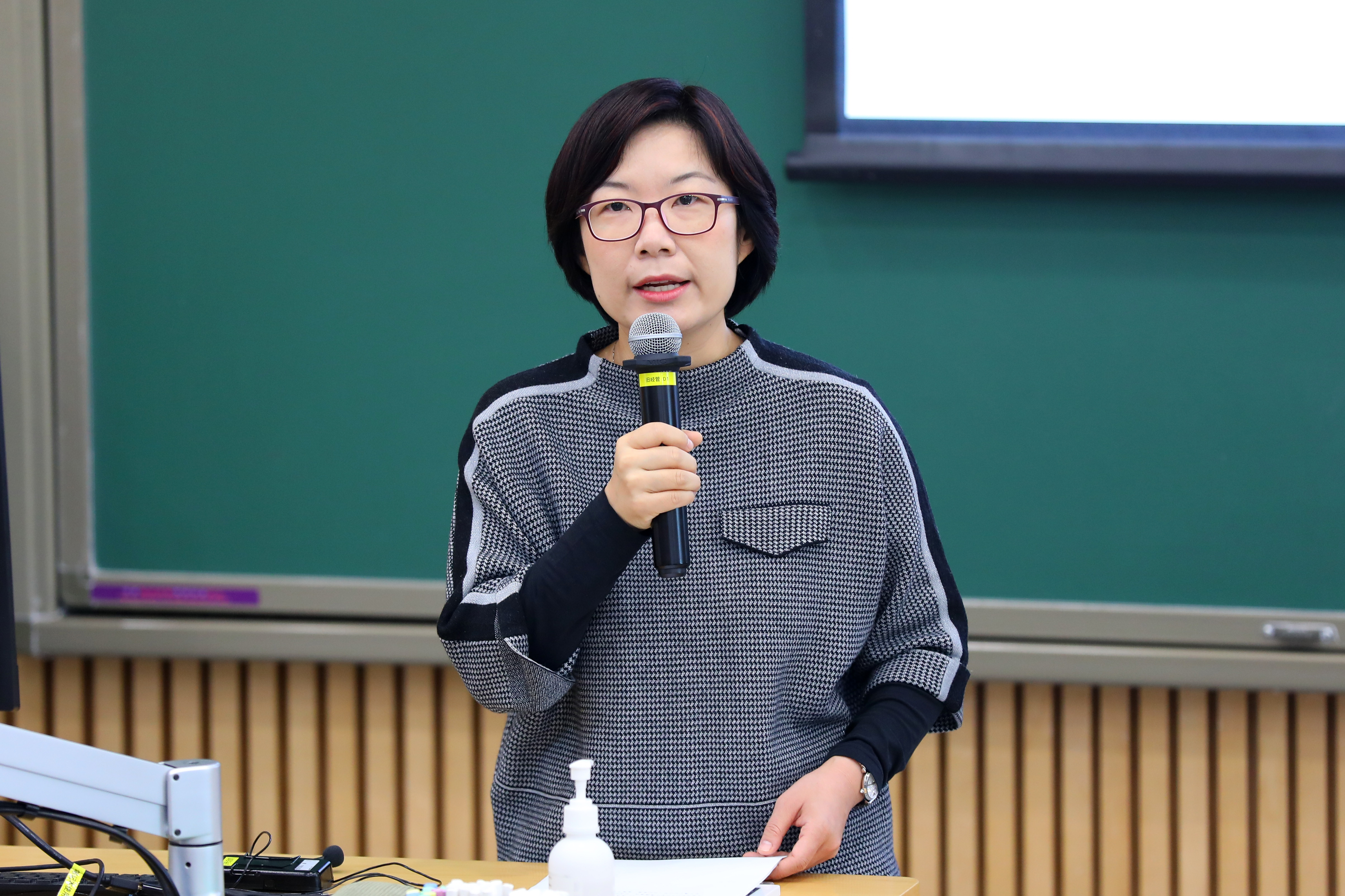 20221015-0033990威尼斯学生领导力“唐仲英计划”第十二期开班仪式举行-曹文鹏(摄)-张婷讲话.JPG