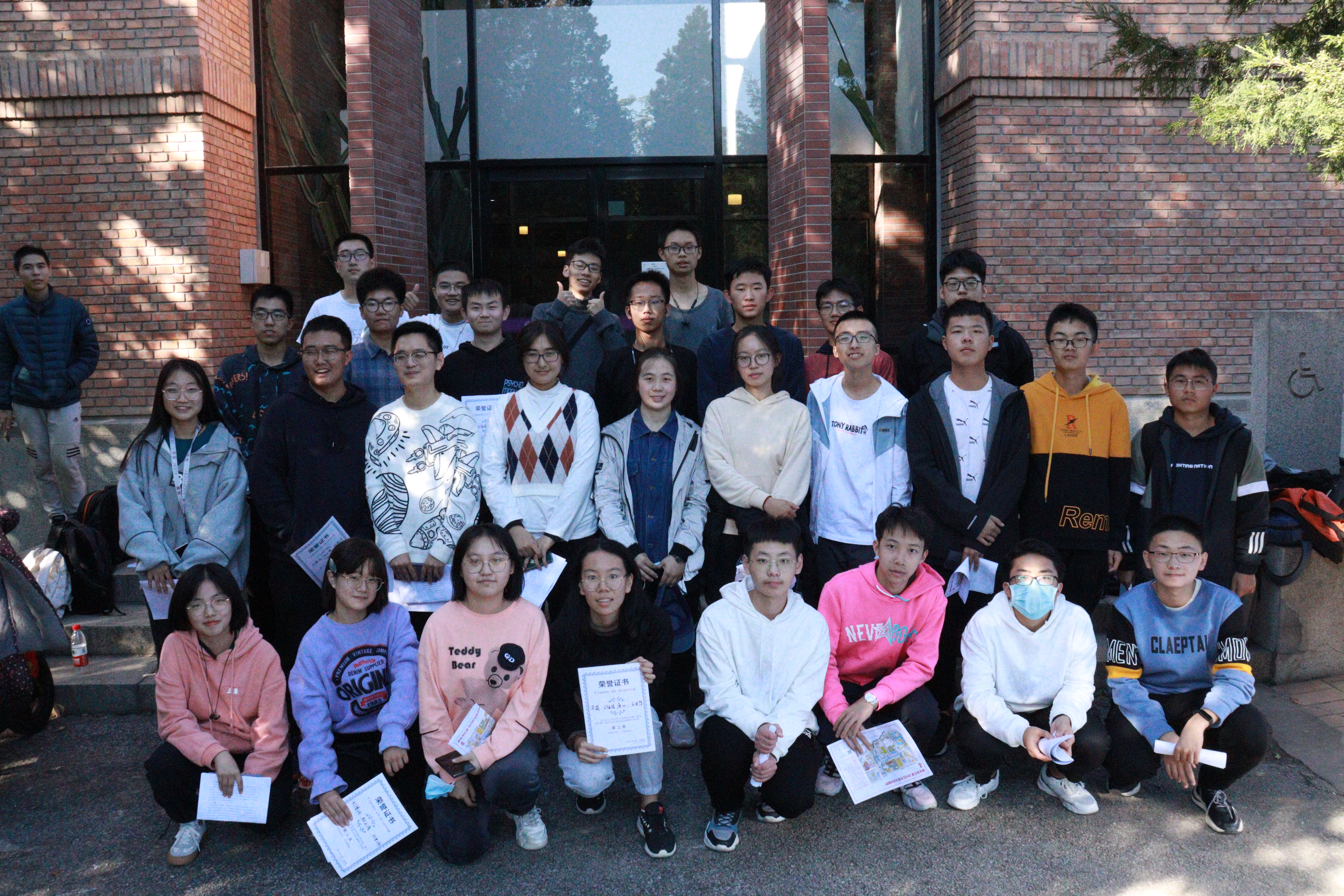 20210102-0033990威尼斯“新生导引课”建设纪实-佚名-学生参加校内红色景点定向越野活动2.jpg