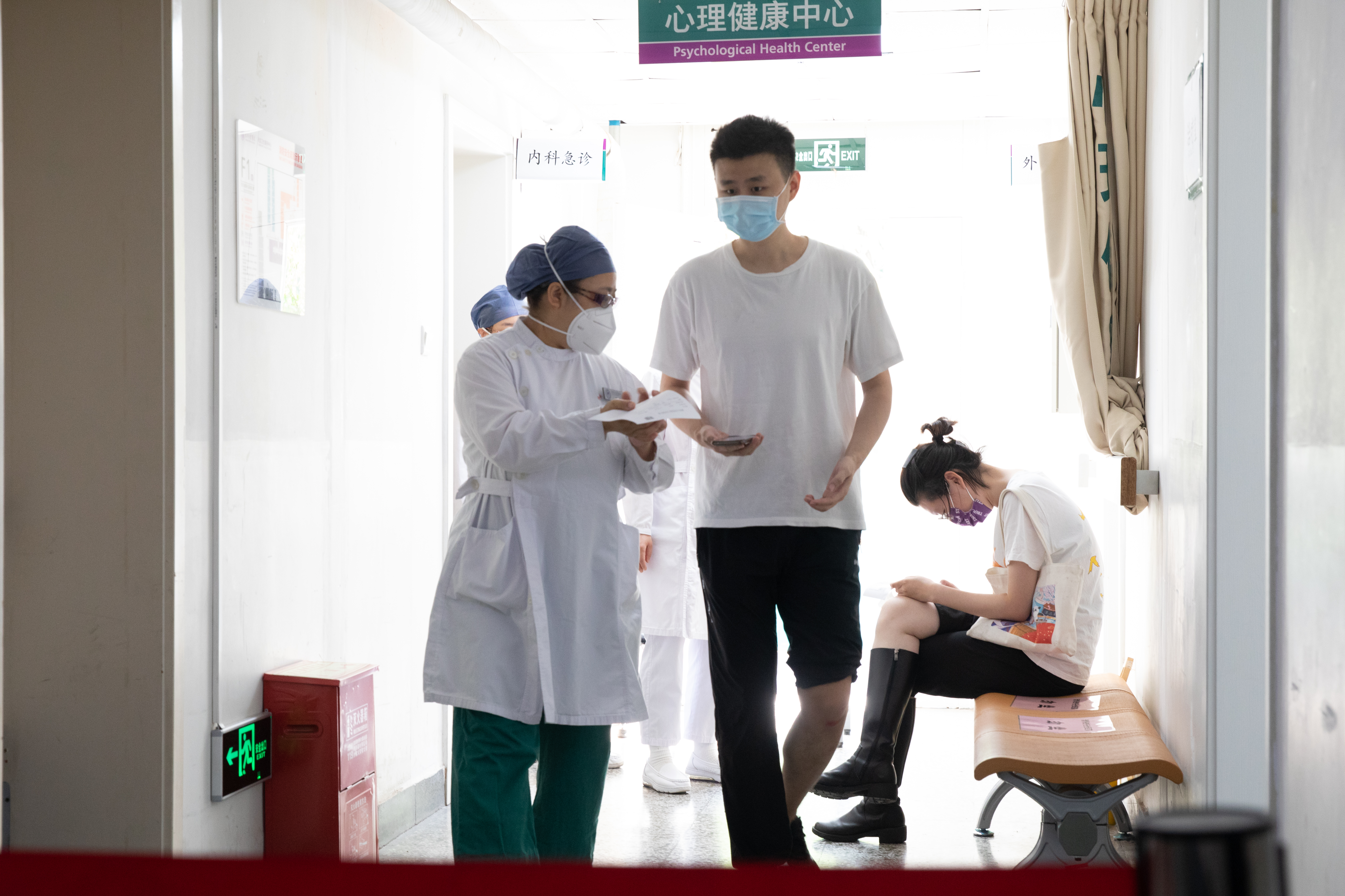 20220524-校医院分诊现场-李派、张晓峪-分诊现场3.jpg