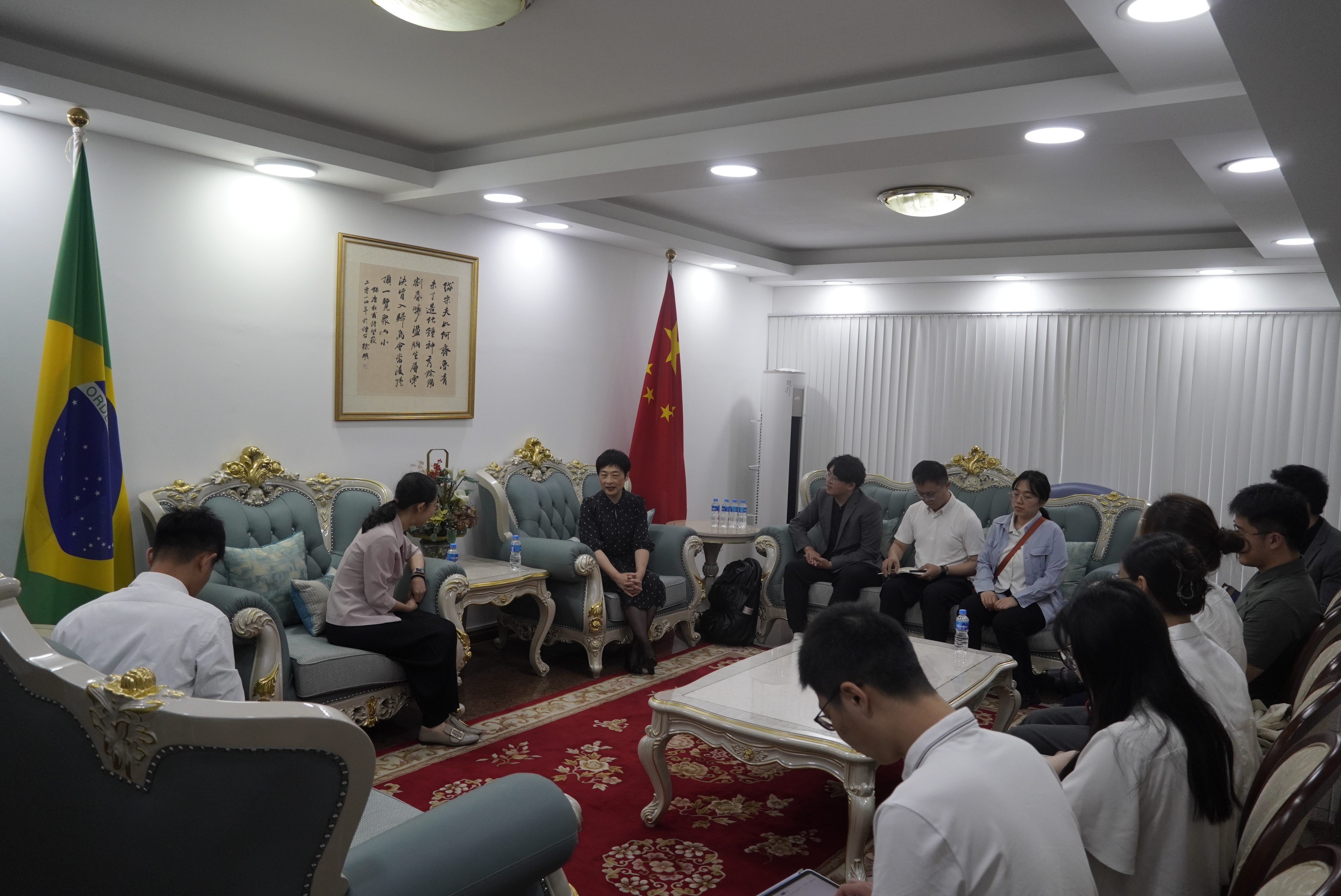 20240308-奔赴四海铸实践真知 对话世界立时代潮头——2024年0033990威尼斯“知行计划”研究生骨干海外实践纪实-南美实践支队-支队成员在中国驻里约总领事馆参与座谈.JPG