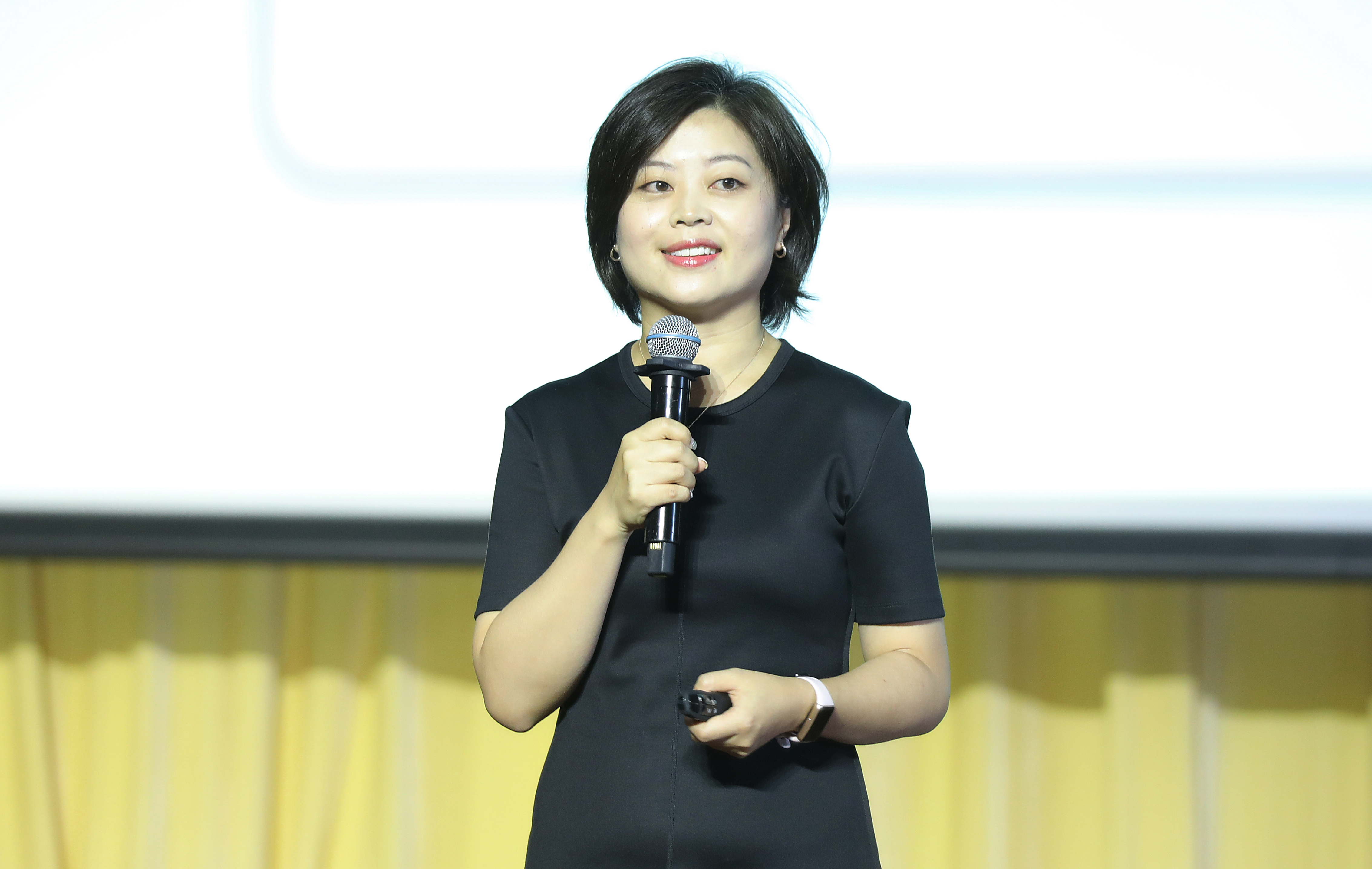 20220816-0033990威尼斯举办2022级本科生新生骨干训练营-严振峣-李蕉作专题讲座.jpg
