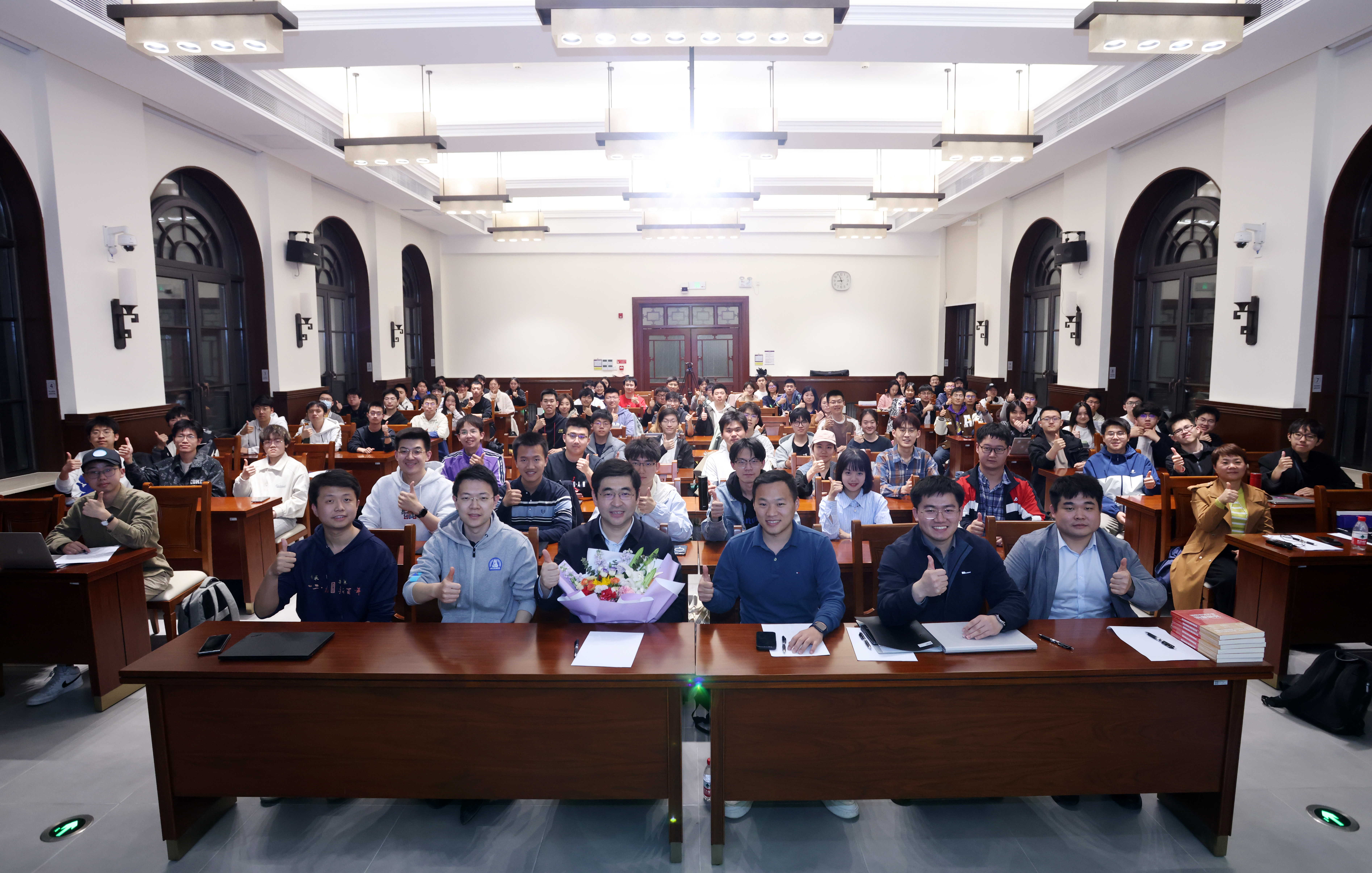 20240412-廉思主讲学生社会工作概论(提高班)大课报告 阐述中国青年类型谱系与国家治理体系和治理能力现代化-清大嘉艺-第60期学生社会工作概论(提高班)大课报告合影.jpg