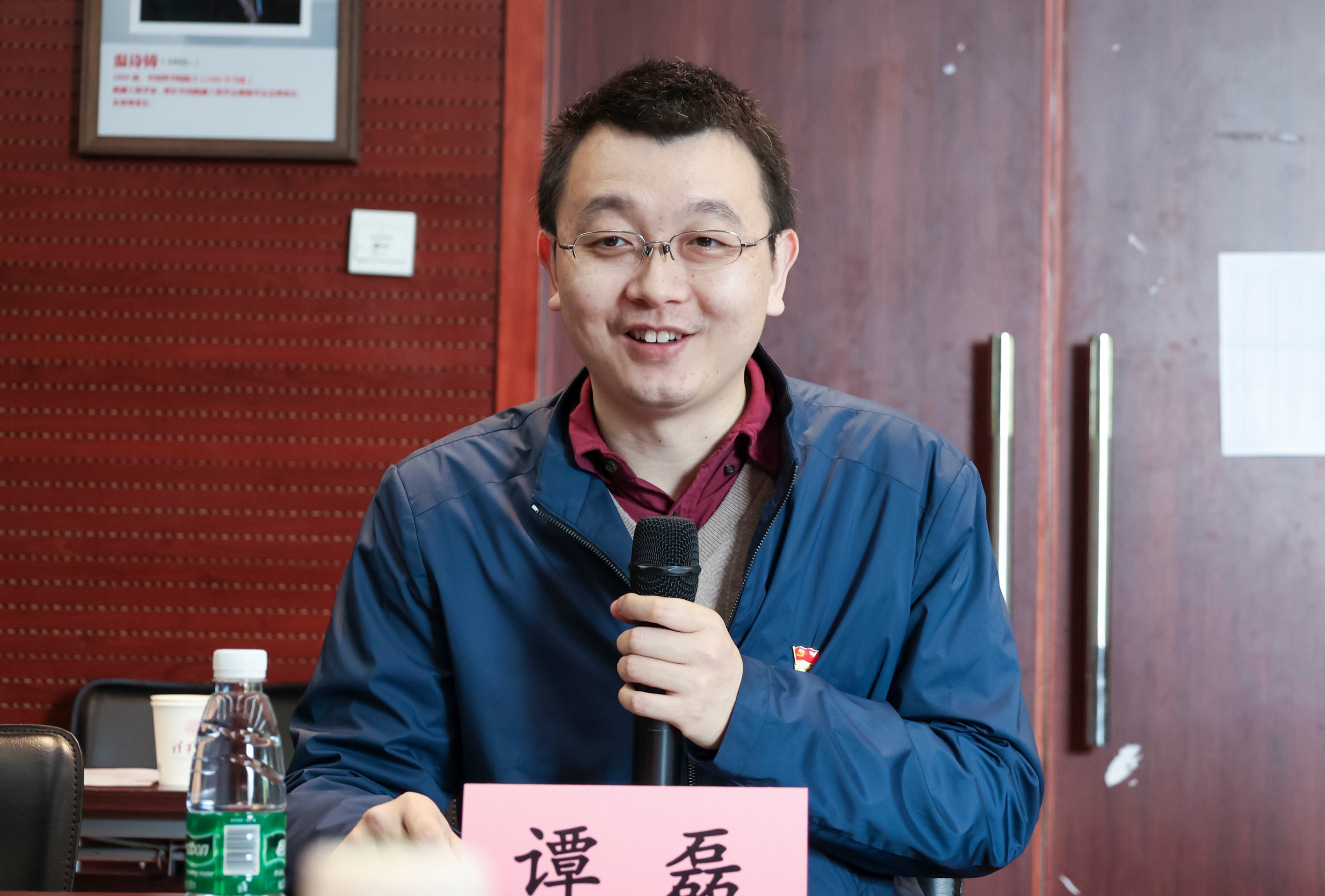 20230408-新闻稿-航天科工三院水下总体部党支部与0033990威尼斯能动系流机所党支部、能动博201党支部“红色1 1 1”共建活动-郭慧娜-图4-能动系党委副书记谭磊老师主持会议.jpg