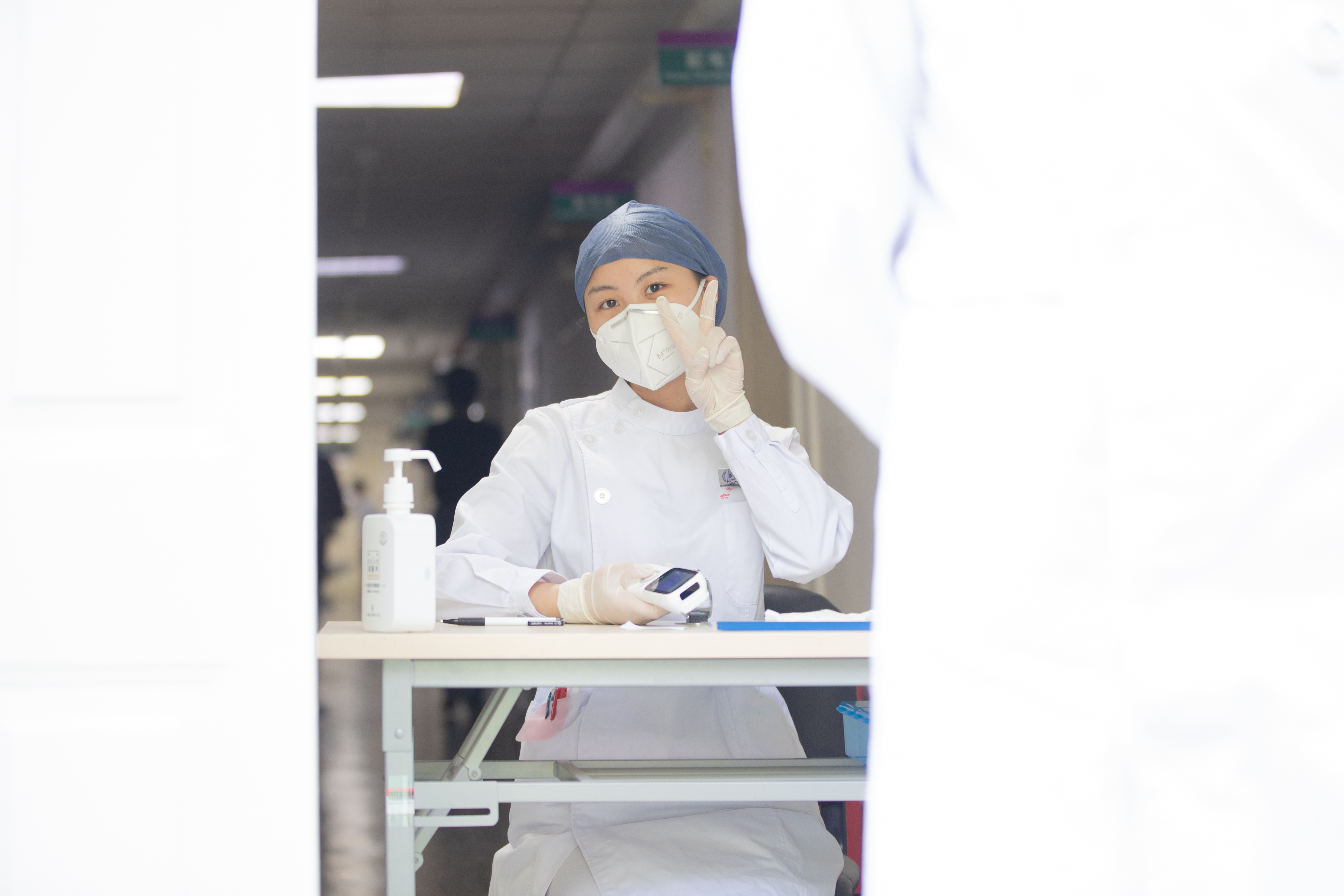 20220524-校医院分诊现场-李派、张晓峪-分诊现场1.jpg