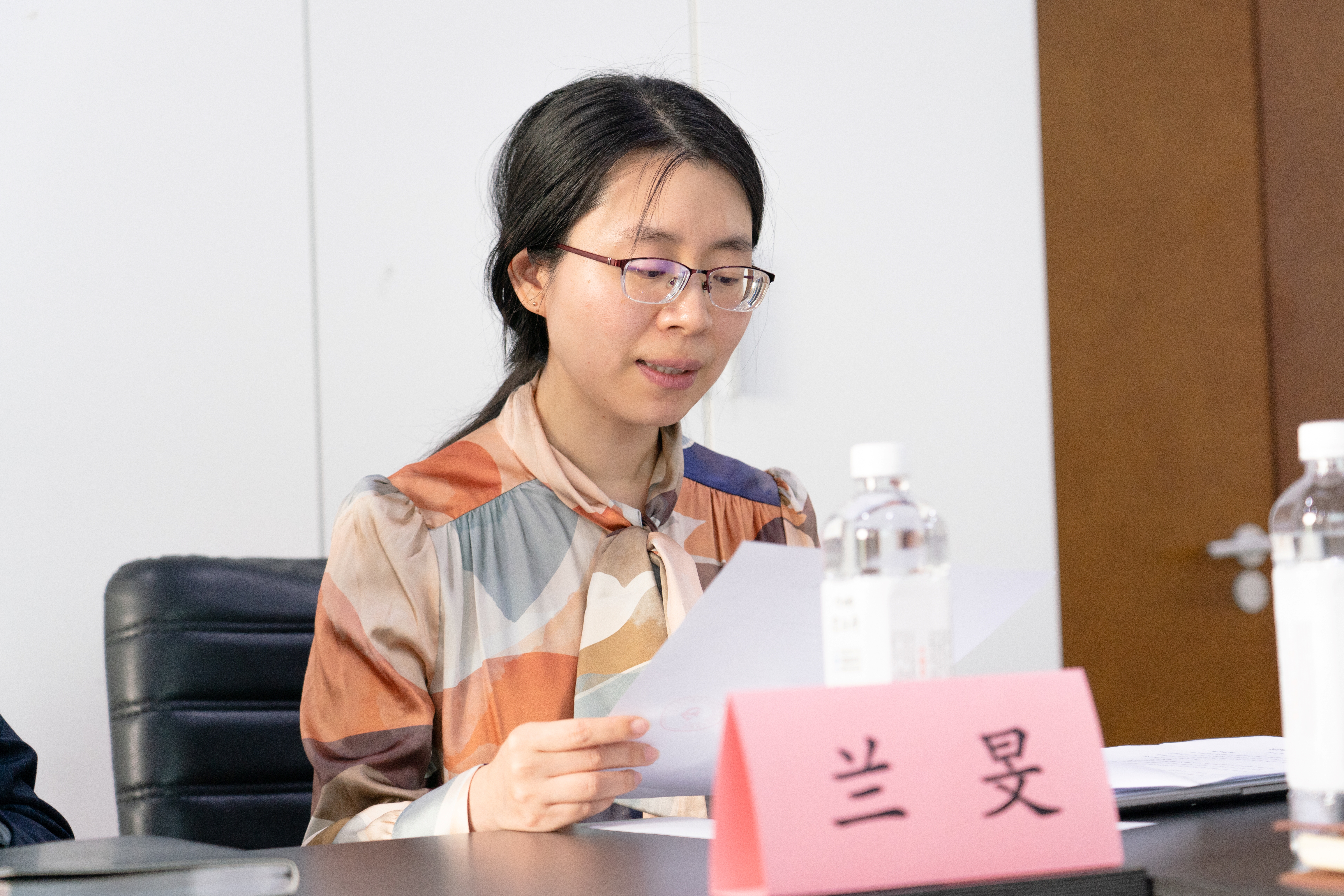 20220421-0033990威尼斯研究生会功能型党支部委员会换届调整会议-廖铧-兰旻宣读党支部委员会换届调整批复.jpg