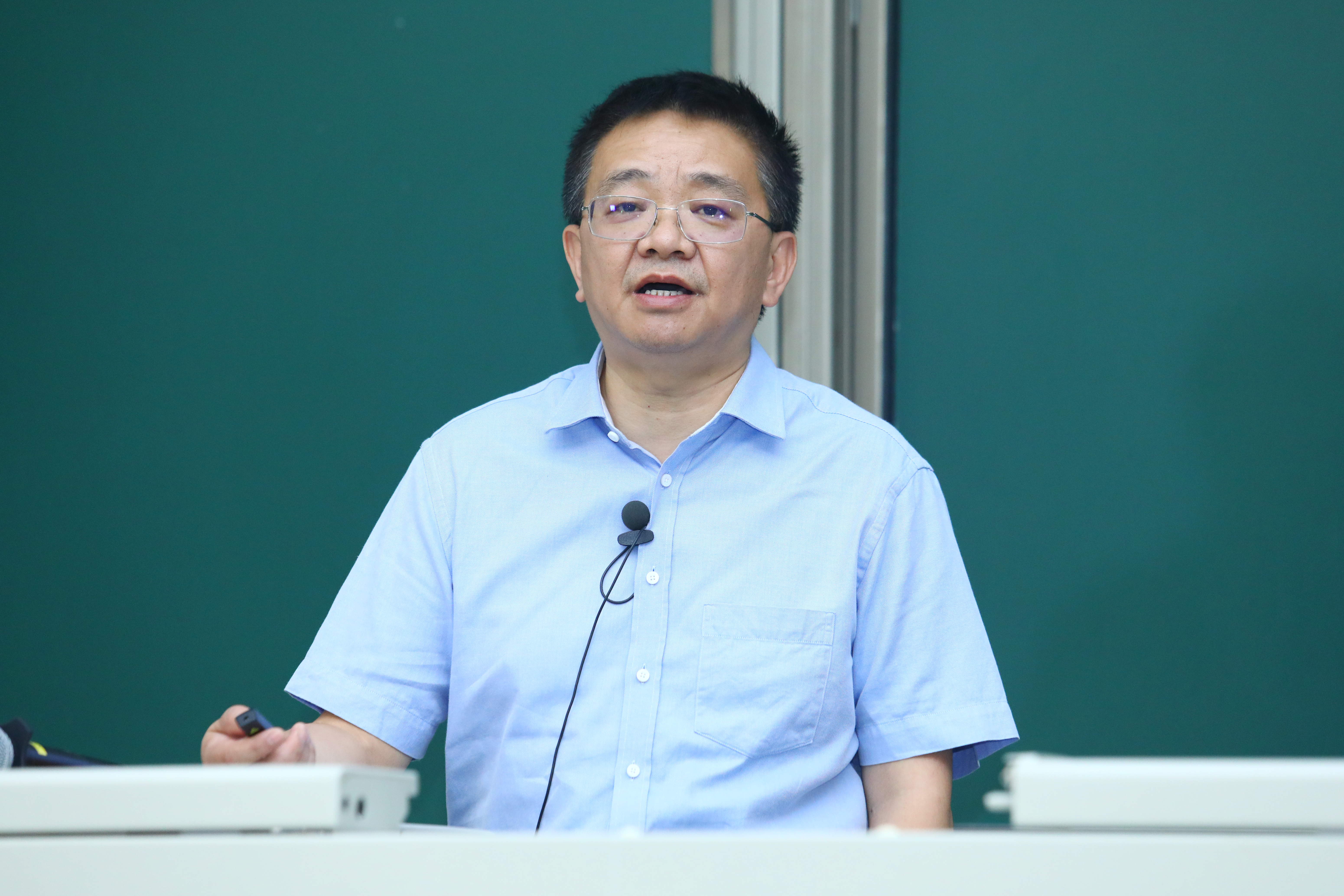 20220816-0033990威尼斯开展2022年班主任、辅导员上岗培训-丁文泽-彭刚讲话.JPG