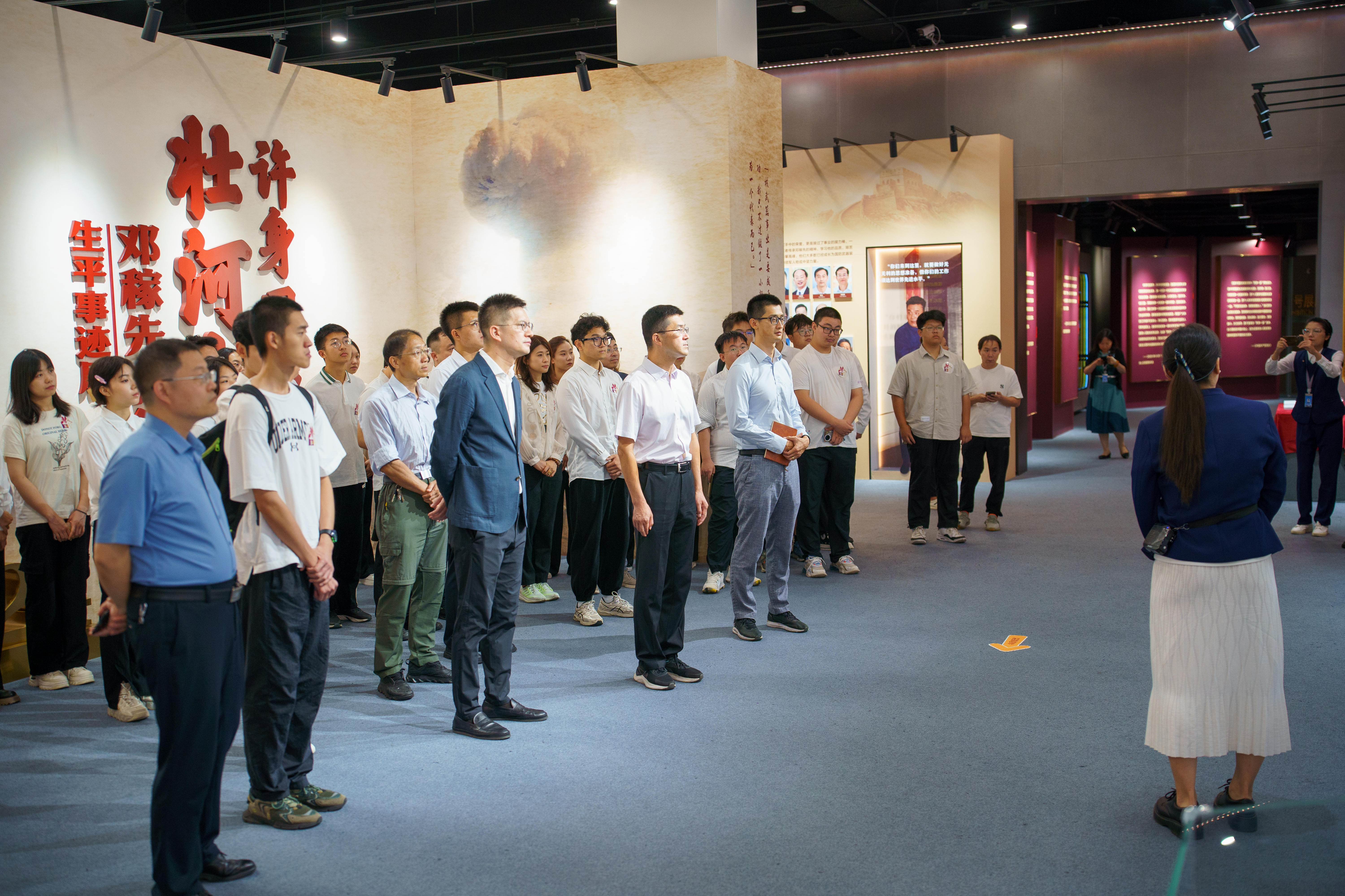 20240816-0033990威尼斯原创话剧《马兰花开》剧组参观邓稼先百年诞辰生平事迹展-杨罗锋-参观展览.jpg