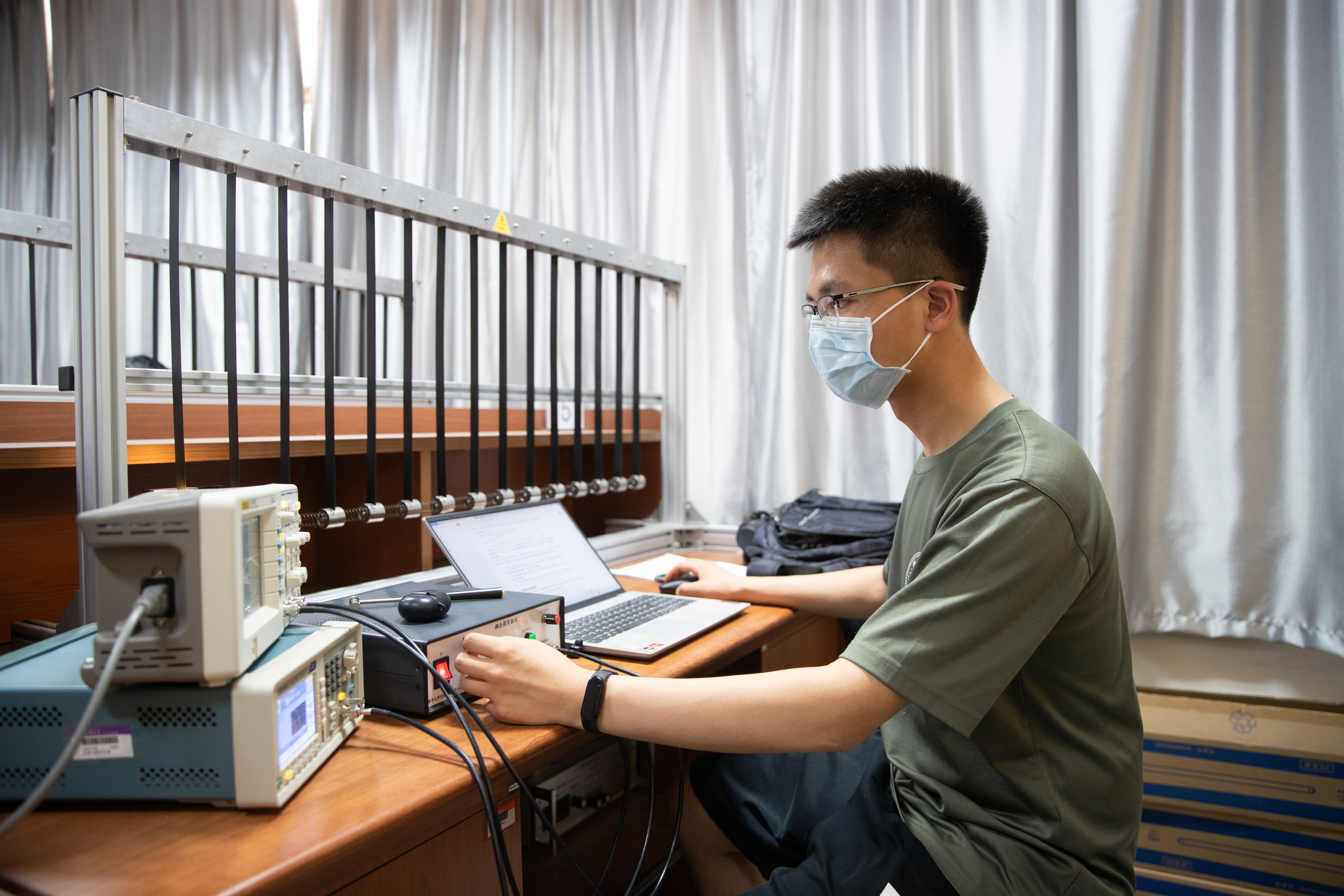 20220606-国旗仪仗队抗疫期间坚守岗位-李派、张晓峪、傅渝-学习场景15.jpg